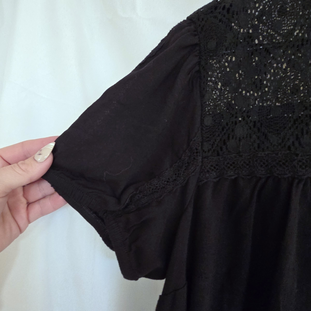 NWT - Torrid Black Lace Detail Women's Top - Picture 5 of 7